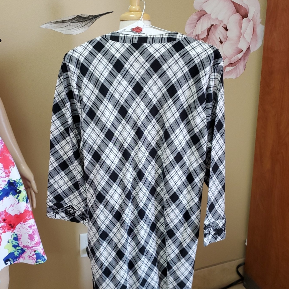 Oscar de la Renta Nightgown - Picture 3 of 8